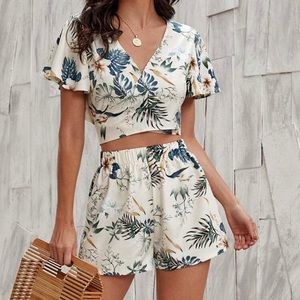 Floral two piece set. Will not separate.